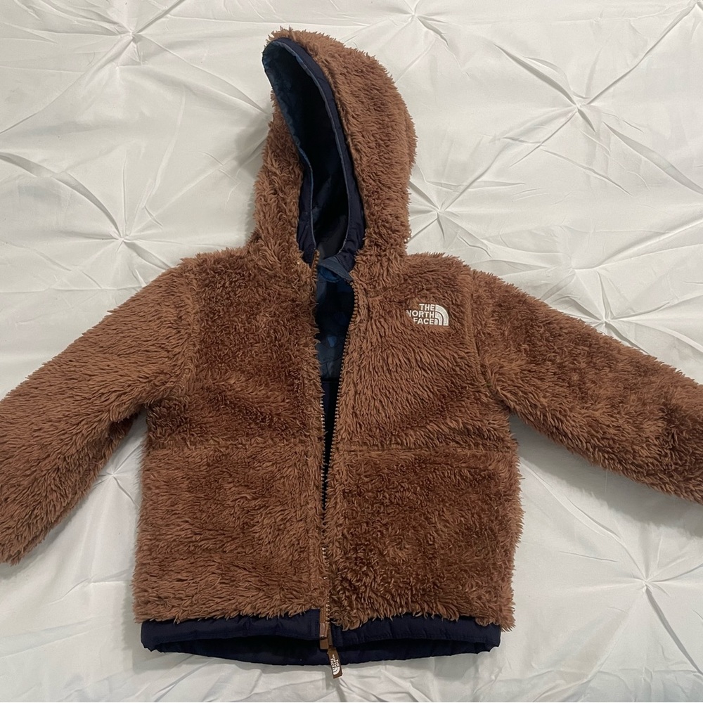 THE NORTH FACE Baby Reversible Mount Chimbo Full Zip Hooded Jacket.